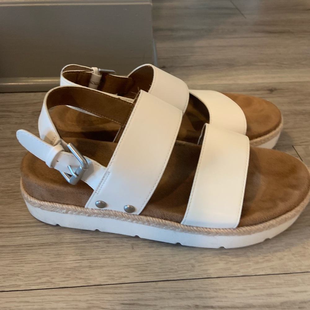 Time and Tru Sandals